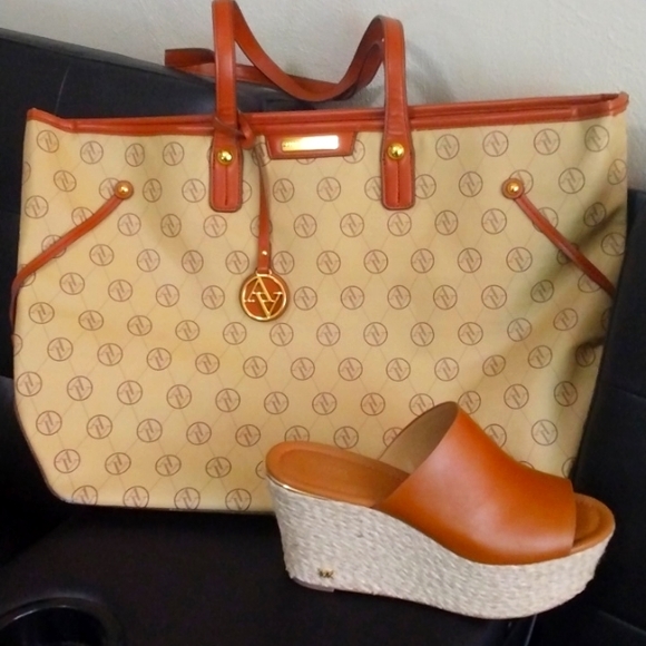 Adrienne Vittadini Handbags - Women's large tote bag..shoes not included..lap top compartment
